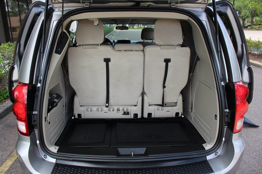 2016 Dodge Grand Caravan - $26,995