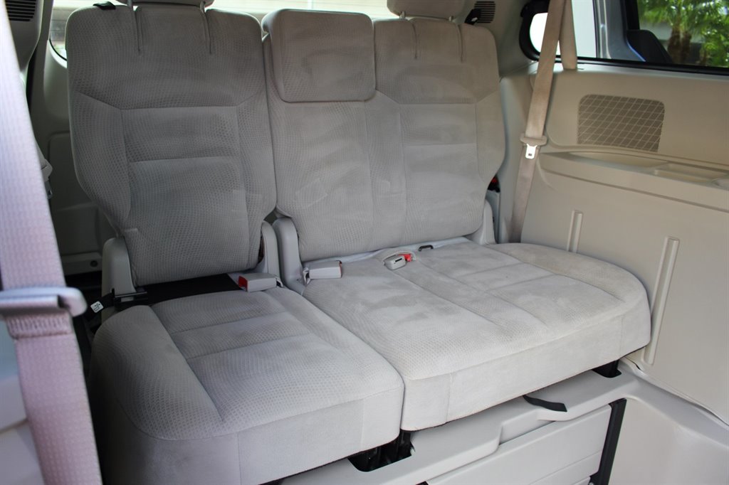 2016 Dodge Grand Caravan - $26,995