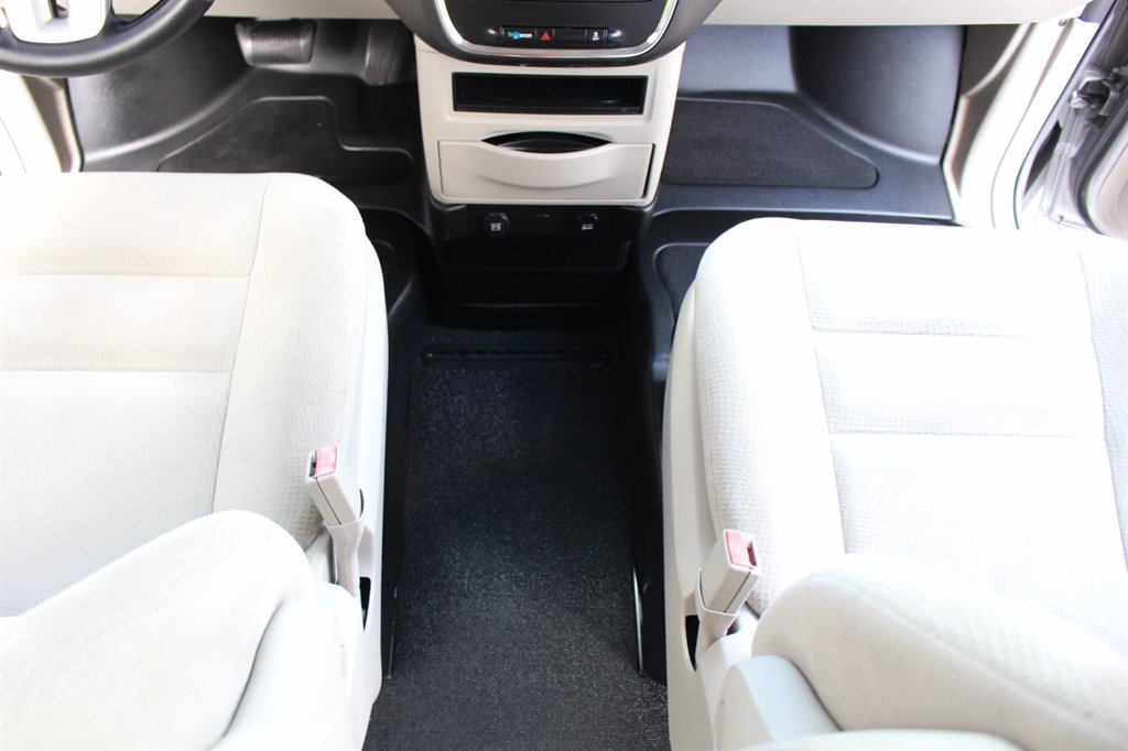 2016 Dodge Grand Caravan - $26,995