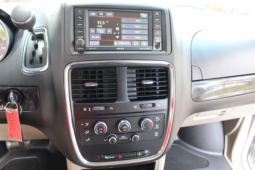2016 Dodge Grand Caravan - $26,995