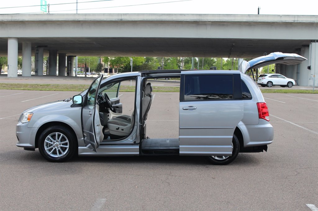 2016 Dodge Grand Caravan - $26,995