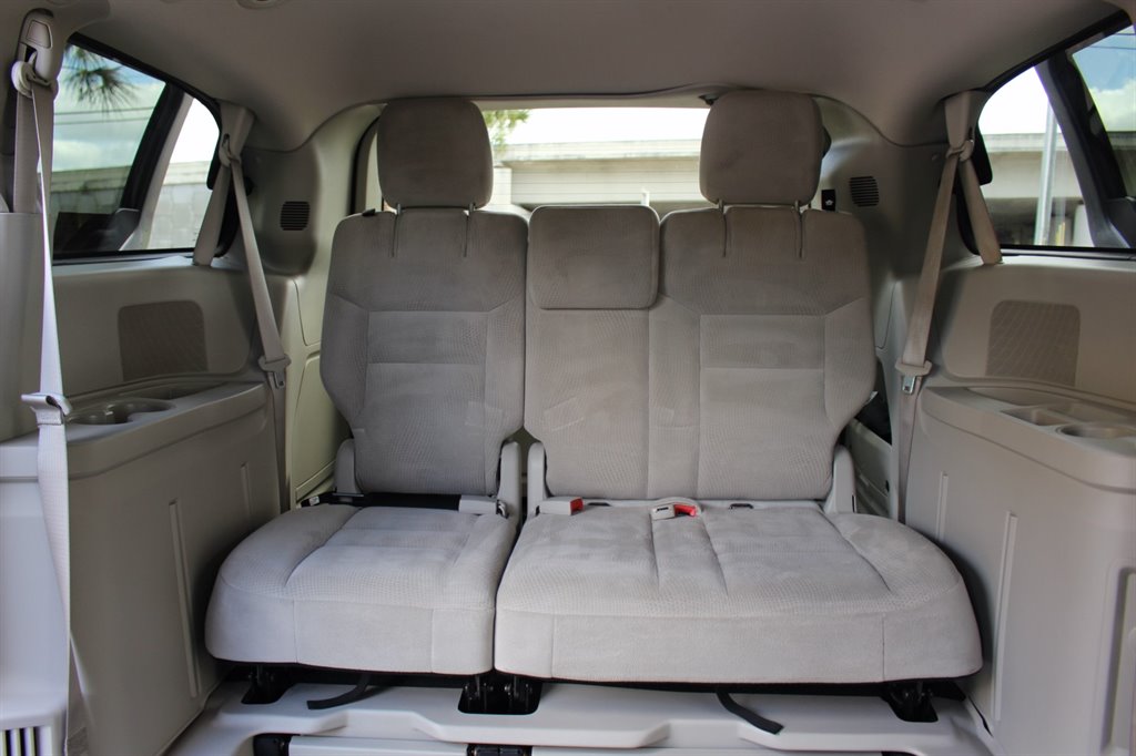 2016 Dodge Grand Caravan - $26,995