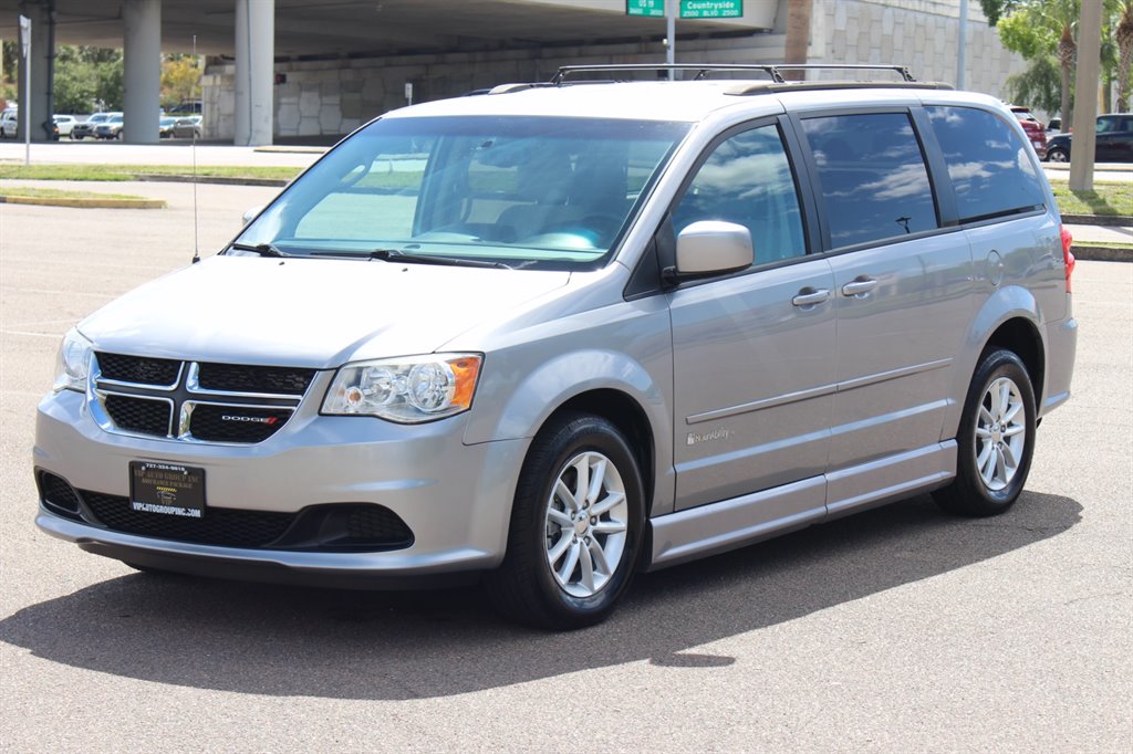 2016 Dodge Grand Caravan - $26,995