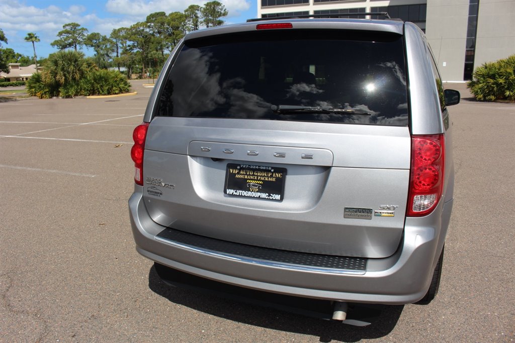 2016 Dodge Grand Caravan - $26,995