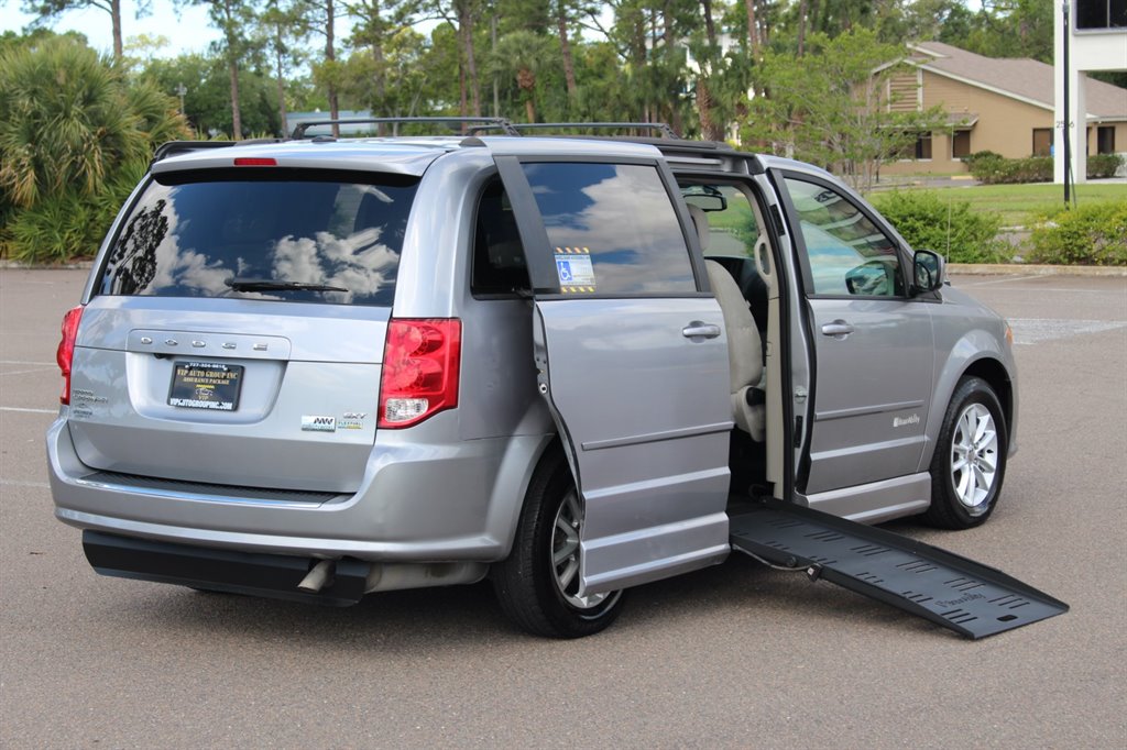2016 Dodge Grand Caravan - $26,995