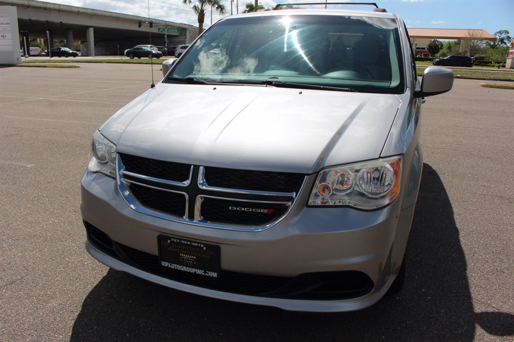 2016 Dodge Grand Caravan - $26,995