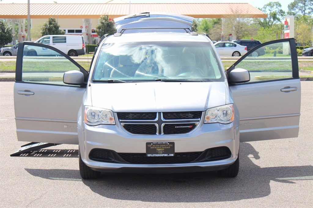 2016 Dodge Grand Caravan - $26,995