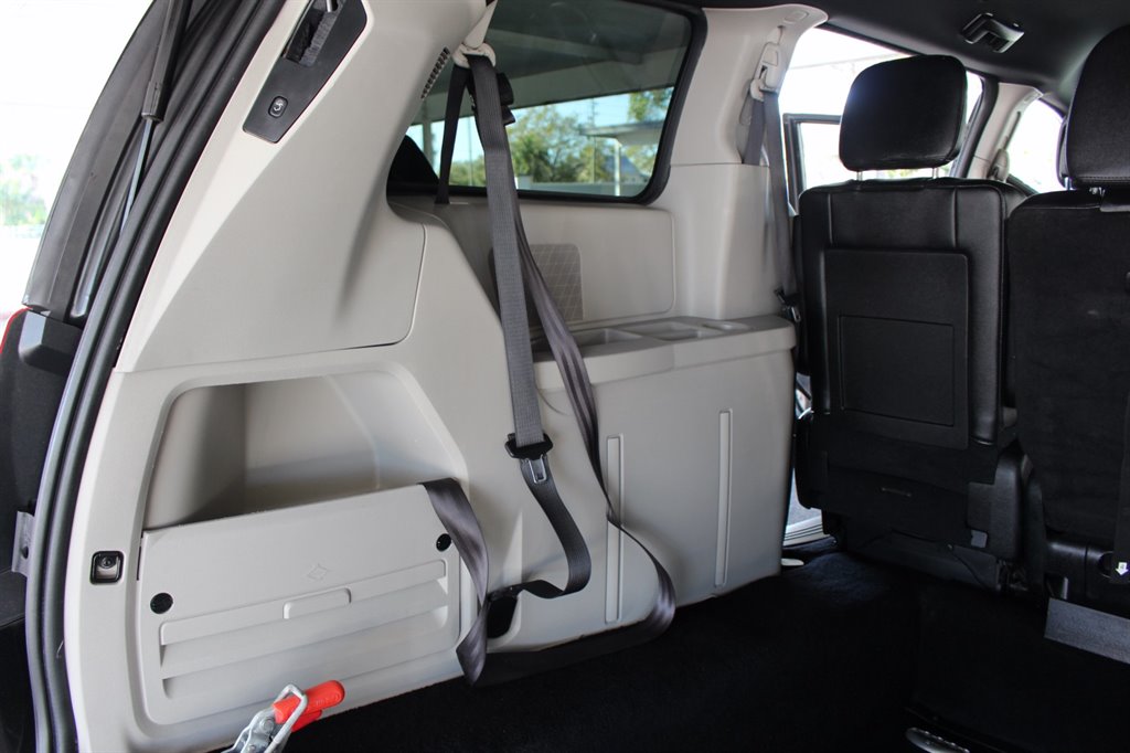 2019 Dodge Grand Caravan - $24,995
