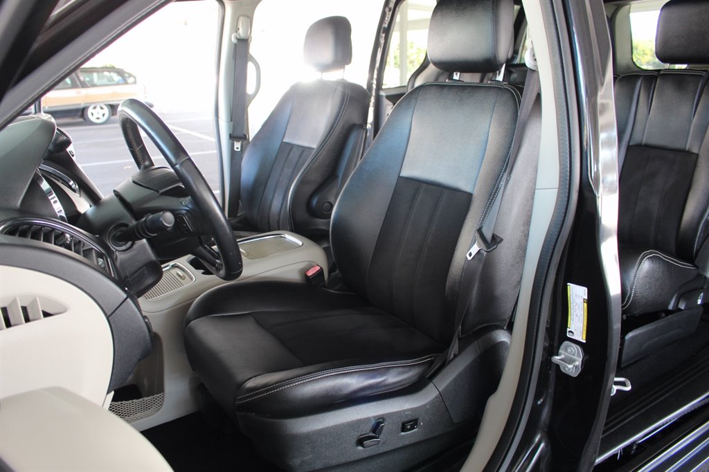 2019 Dodge Grand Caravan - $24,995