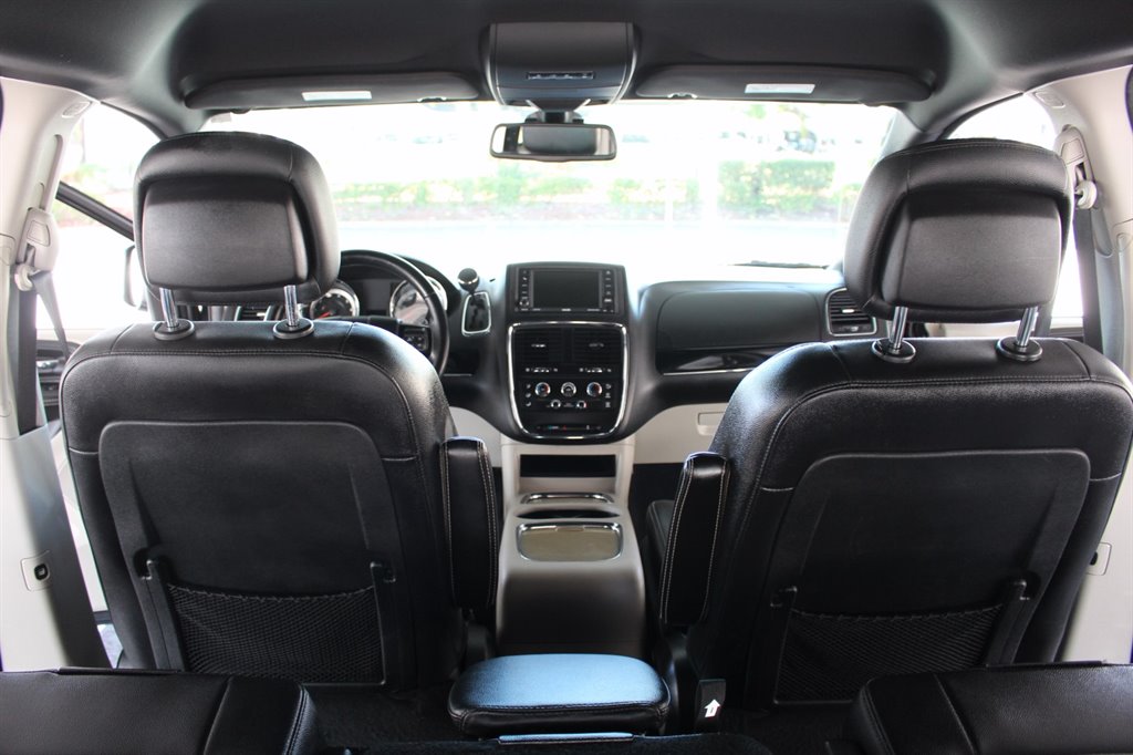 2019 Dodge Grand Caravan - $24,995