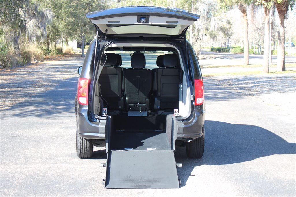 2019 Dodge Grand Caravan - $24,995