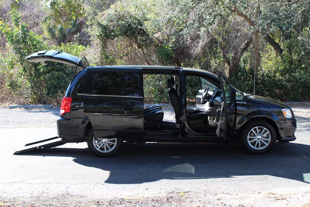 2019 Dodge Grand Caravan - $24,995