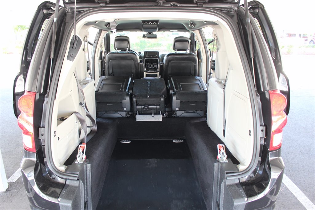 2019 Dodge Grand Caravan - $24,995