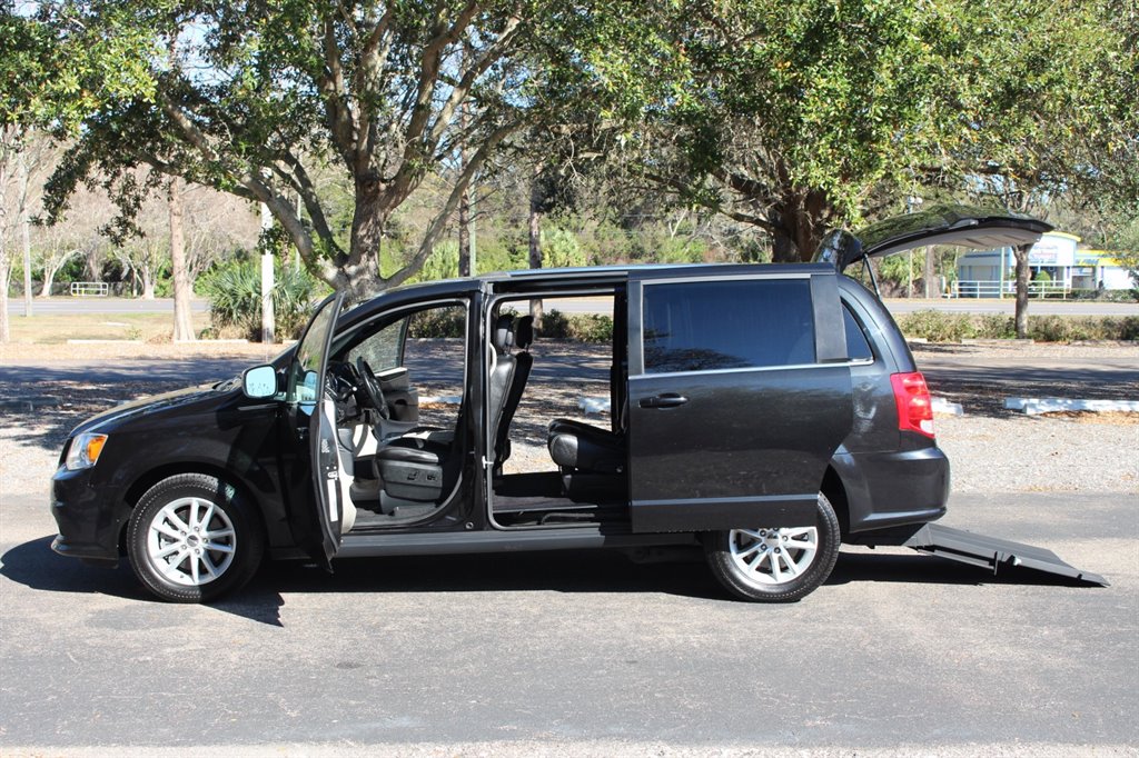 2019 Dodge Grand Caravan - $24,995