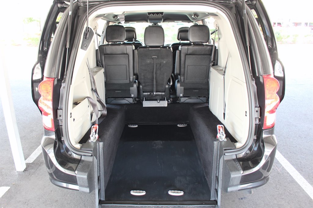 2019 Dodge Grand Caravan - $24,995
