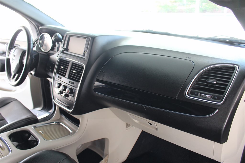 2019 Dodge Grand Caravan - $24,995