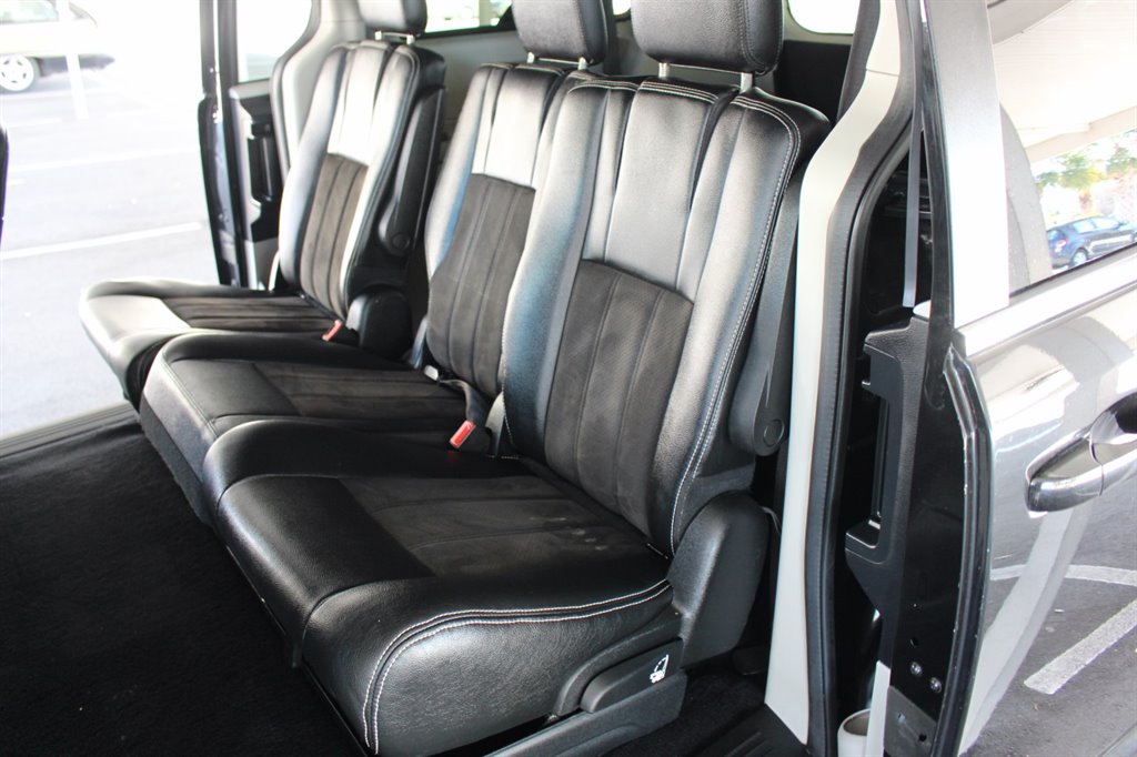 2019 Dodge Grand Caravan - $24,995