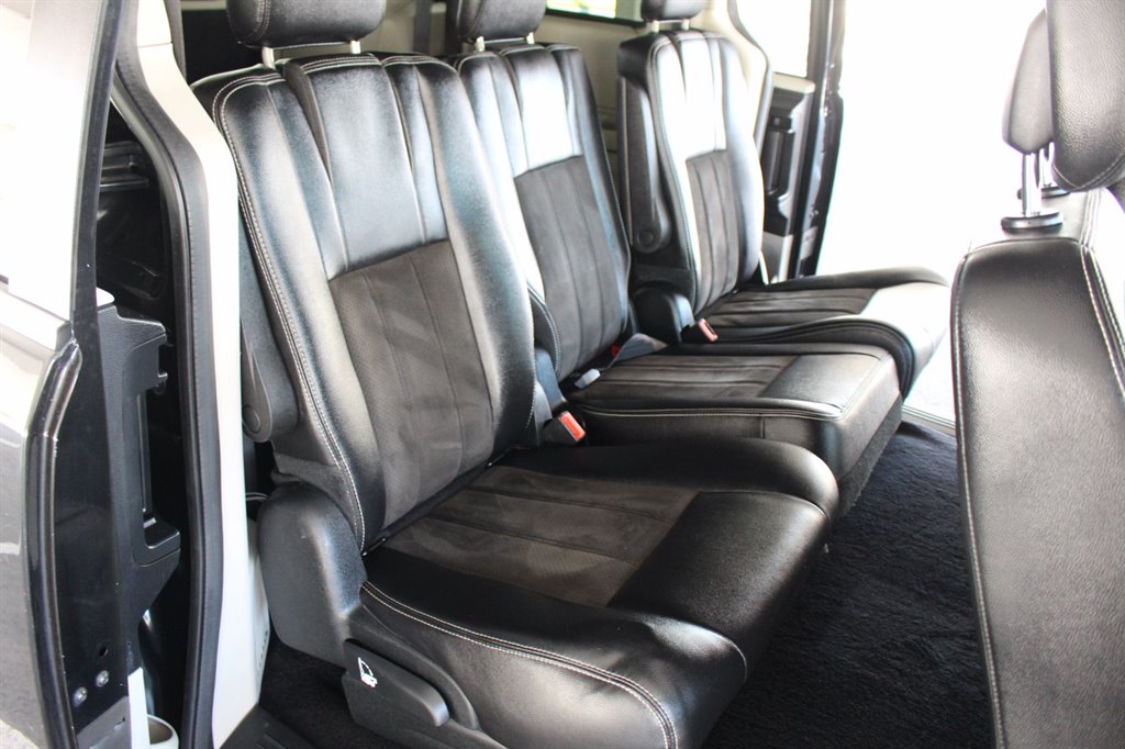 2019 Dodge Grand Caravan - $24,995