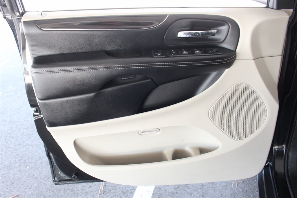 2019 Dodge Grand Caravan - $24,995