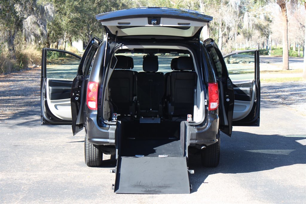 2019 Dodge Grand Caravan - $24,995