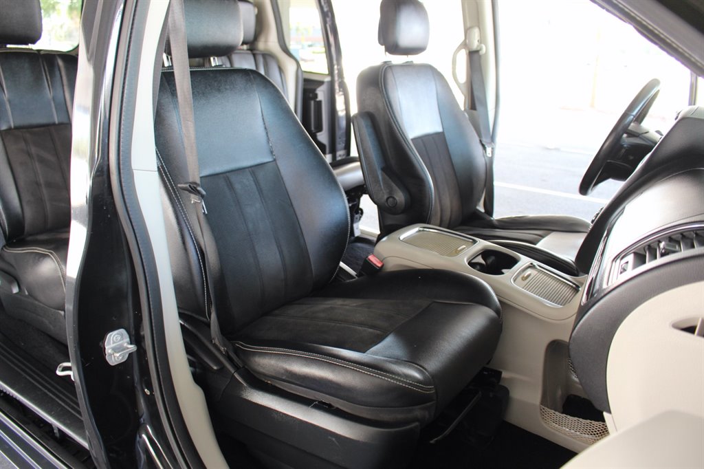 2019 Dodge Grand Caravan - $24,995
