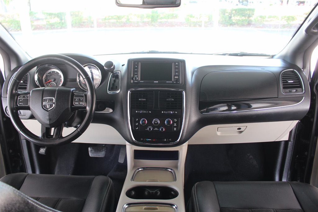 2019 Dodge Grand Caravan - $24,995