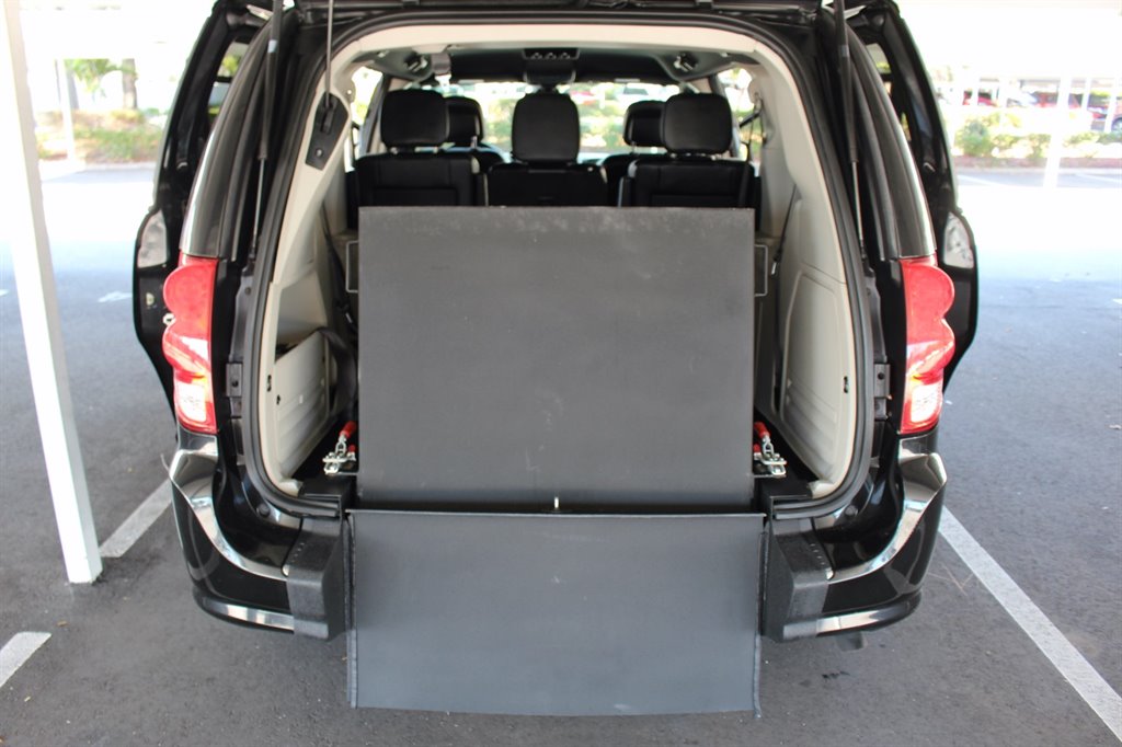 2019 Dodge Grand Caravan - $24,995