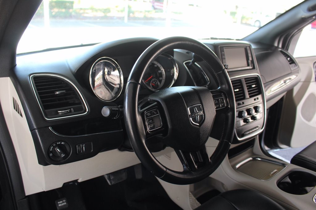 2019 Dodge Grand Caravan - $24,995