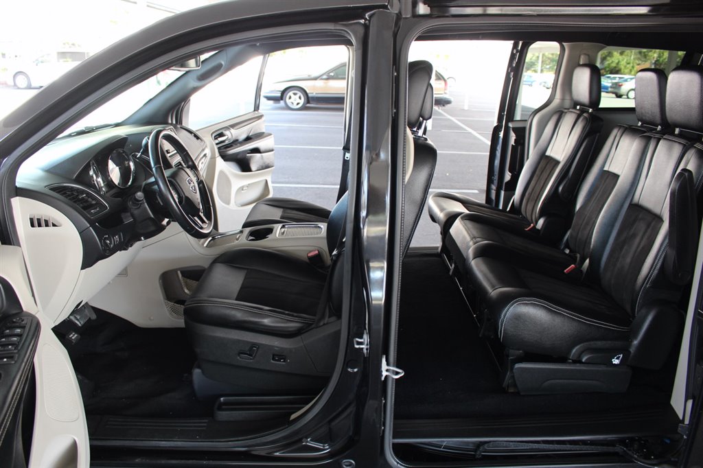 2019 Dodge Grand Caravan - $24,995