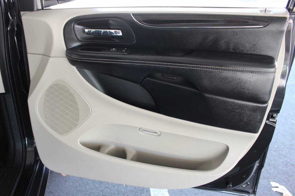 2019 Dodge Grand Caravan - $24,995