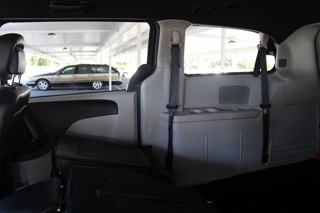 2019 Dodge Grand Caravan - $24,995
