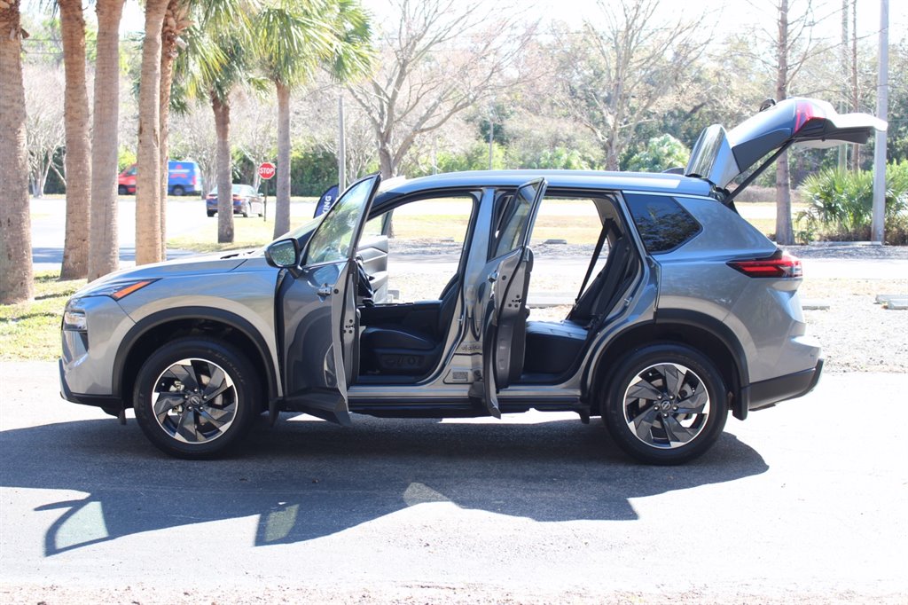 2024 Nissan Rogue - $25,995
