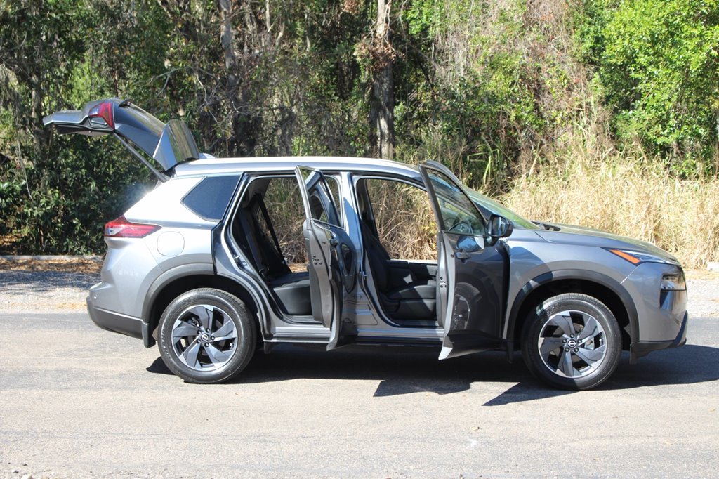 2024 Nissan Rogue - $25,995