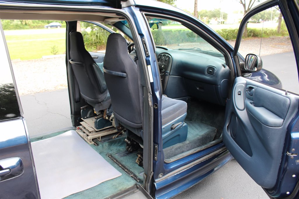 2002 Dodge Grand Caravan - $8,995