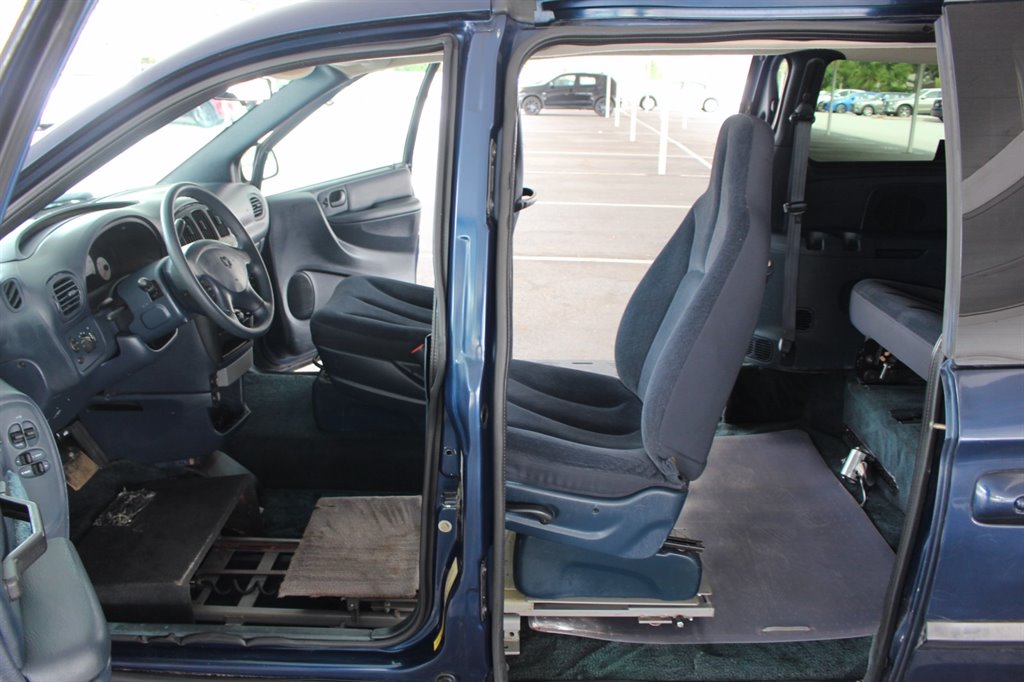 2002 Dodge Grand Caravan - $8,995