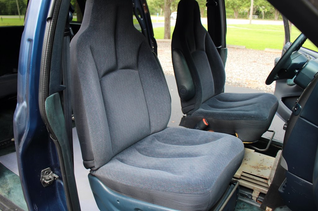 2002 Dodge Grand Caravan - $8,995