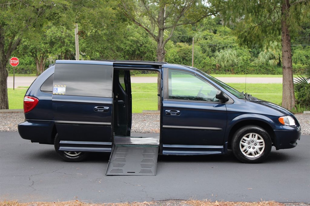 2002 Dodge Grand Caravan - $8,995