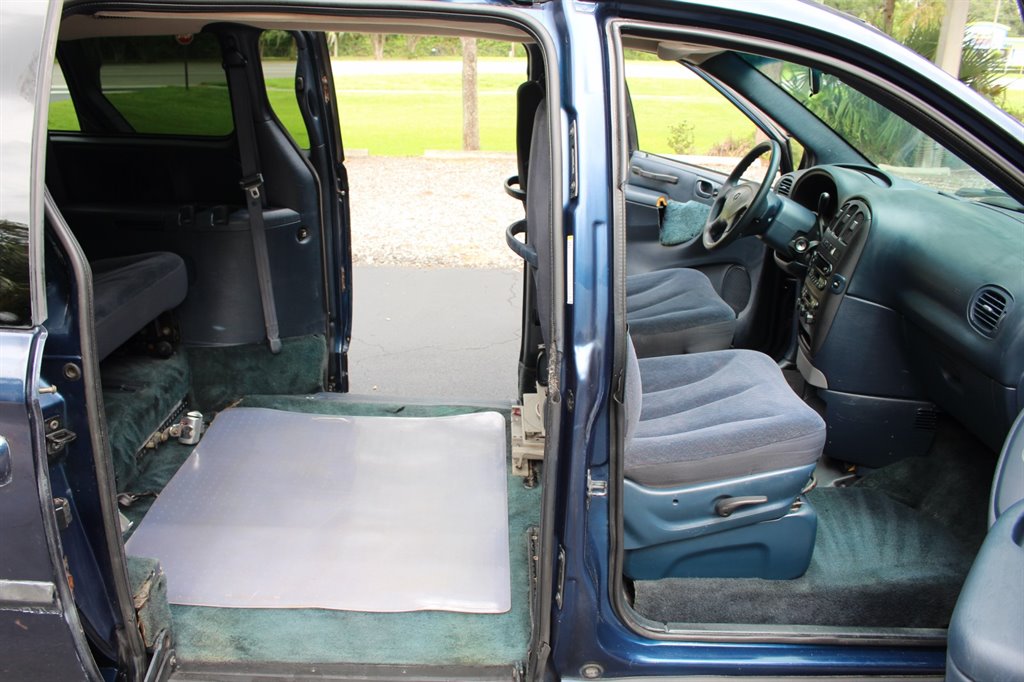 2002 Dodge Grand Caravan - $8,995