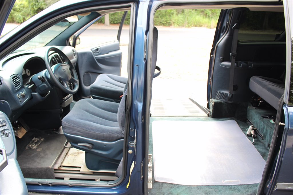 2002 Dodge Grand Caravan - $8,995