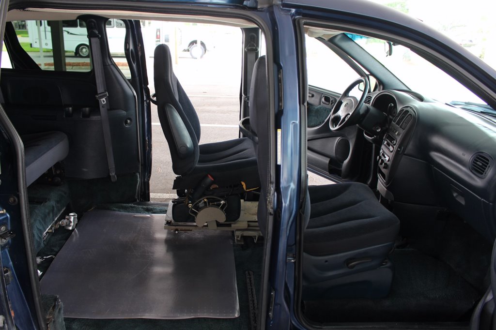 2002 Dodge Grand Caravan - $8,995
