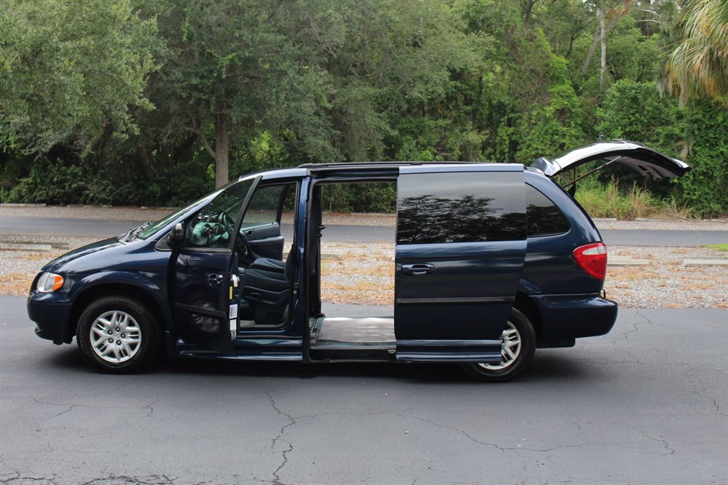 2002 Dodge Grand Caravan - $8,995