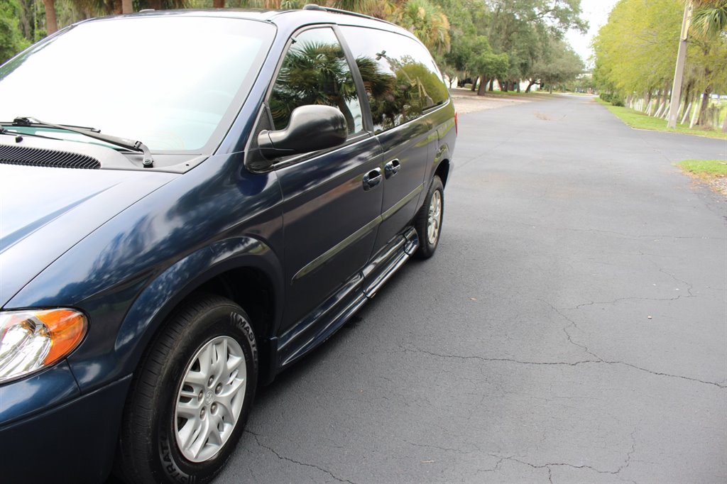 2002 Dodge Grand Caravan - $8,995