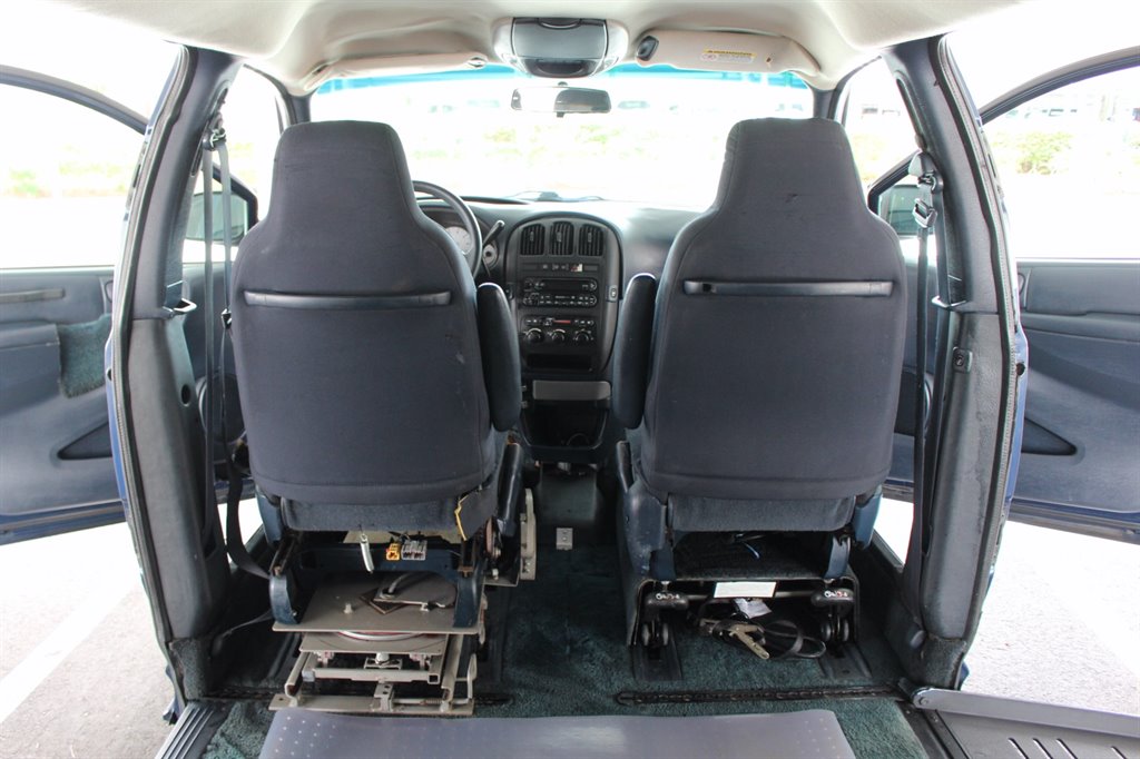2002 Dodge Grand Caravan - $8,995