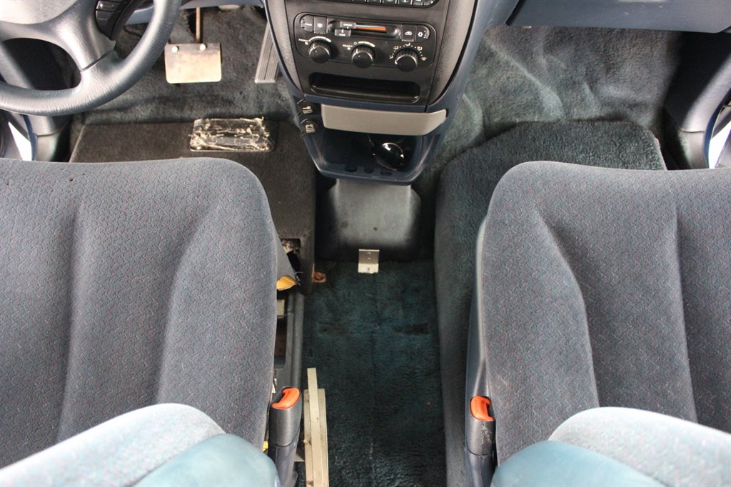 2002 Dodge Grand Caravan - $8,995
