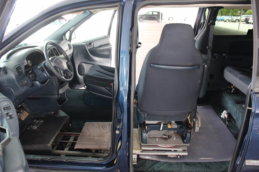 2002 Dodge Grand Caravan - $8,995