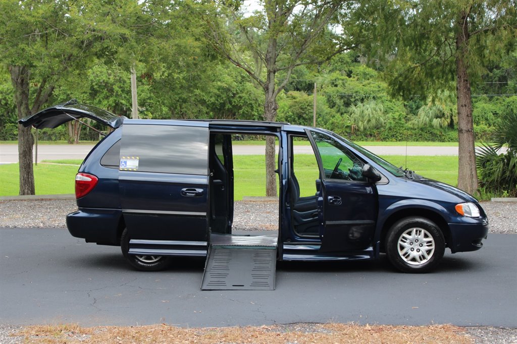 2002 Dodge Grand Caravan - $8,995