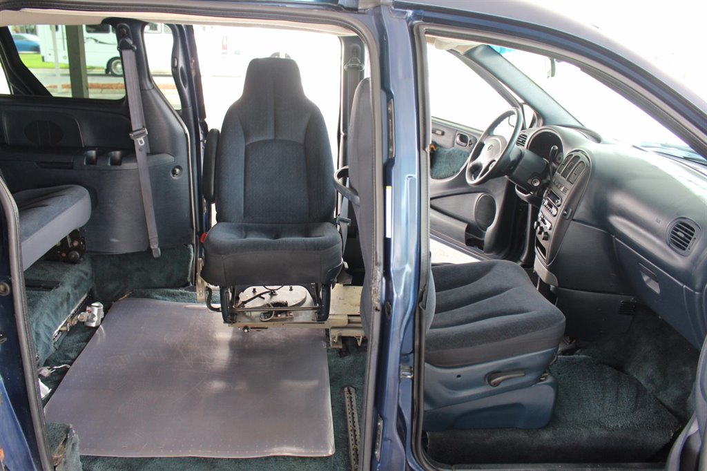 2002 Dodge Grand Caravan - $8,995