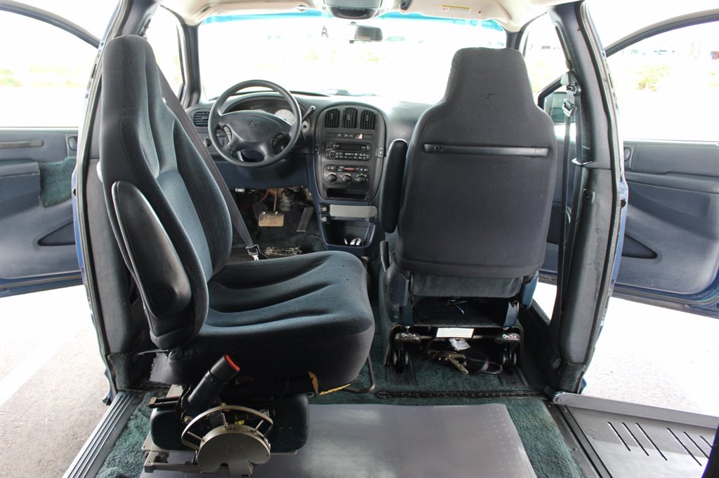 2002 Dodge Grand Caravan - $8,995