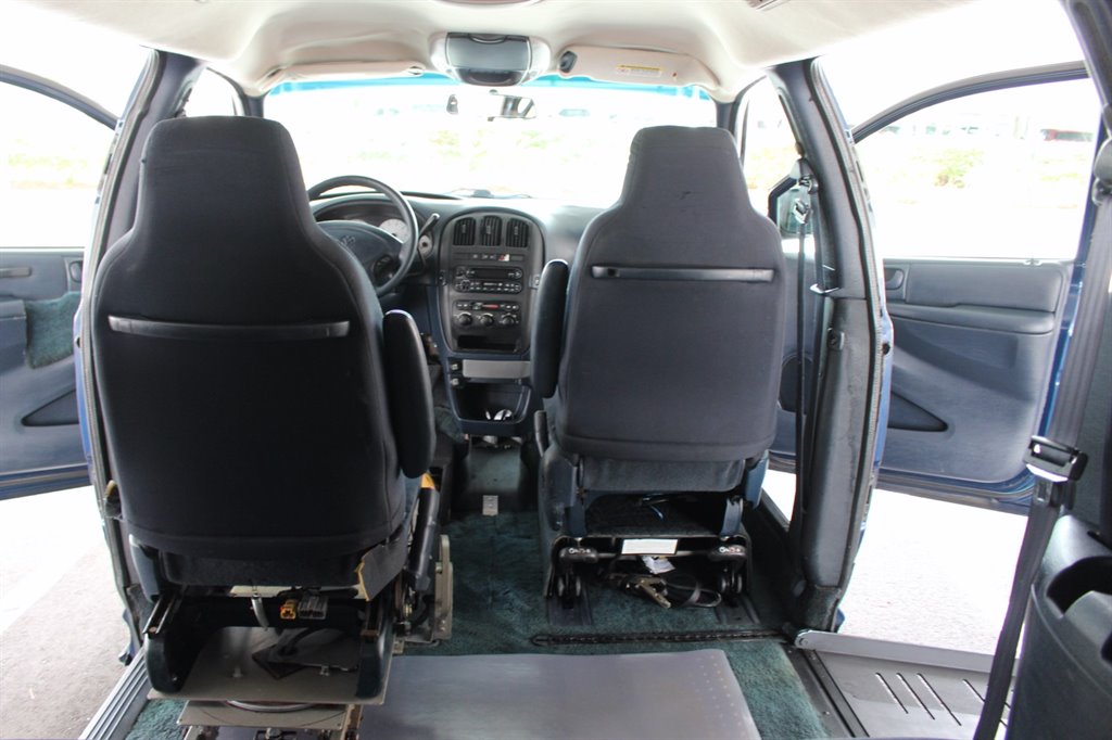 2002 Dodge Grand Caravan - $8,995