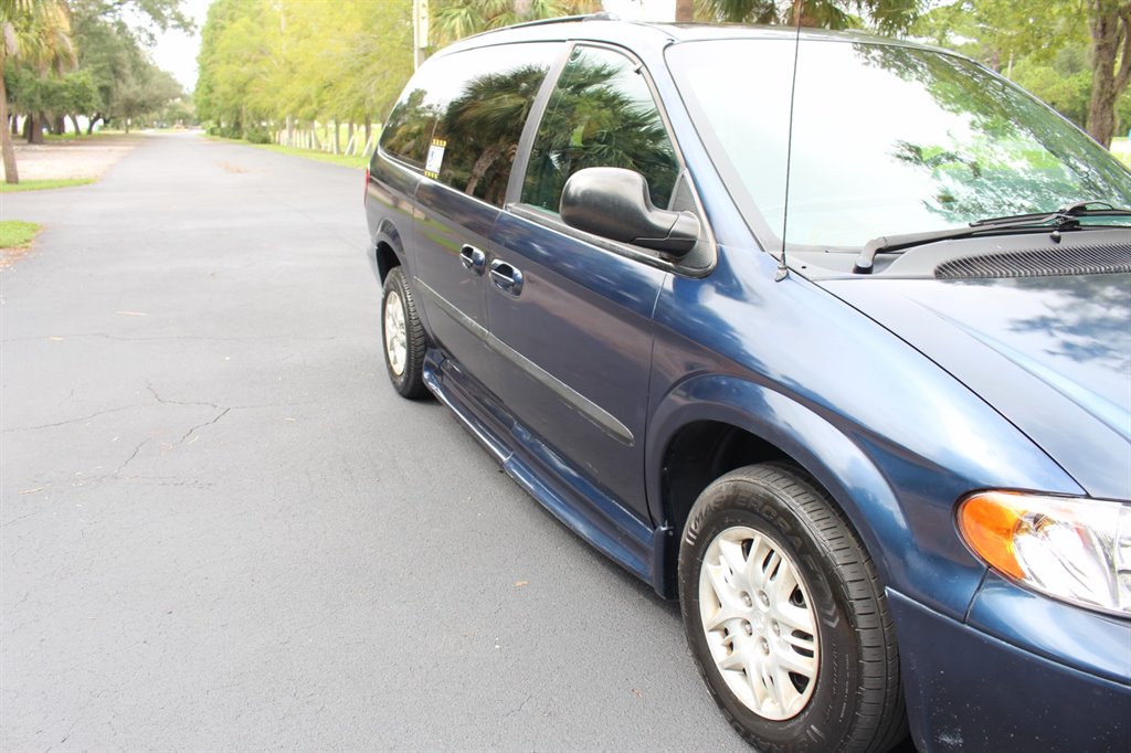 2002 Dodge Grand Caravan - $8,995
